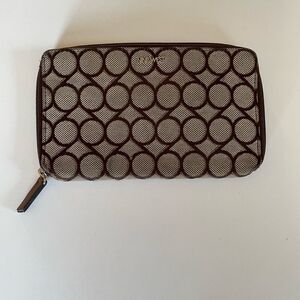 Pre-Owed Nine West Womens Bronw and Tan Wallet